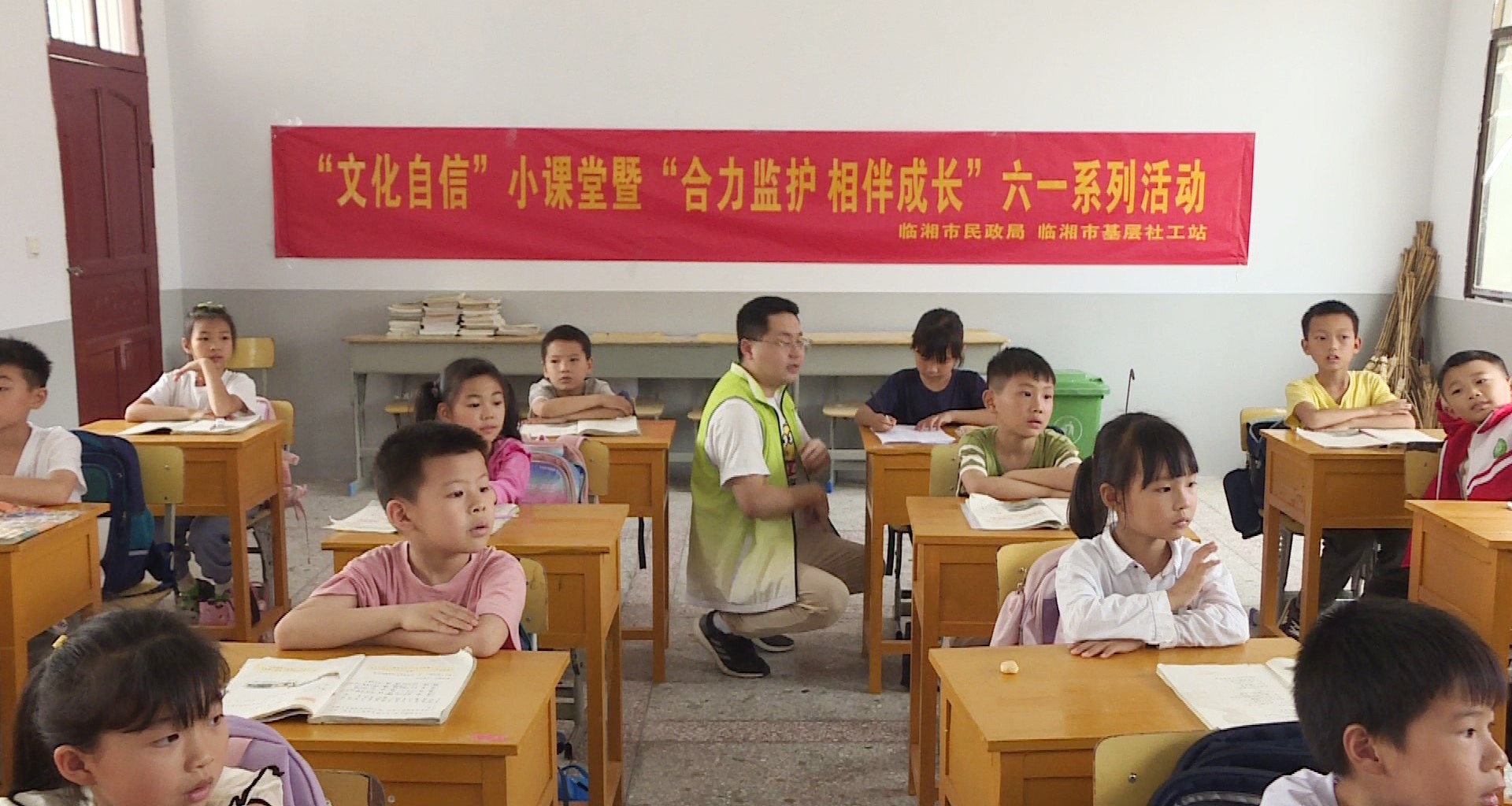 民政局六一慰问001_副本.jpg