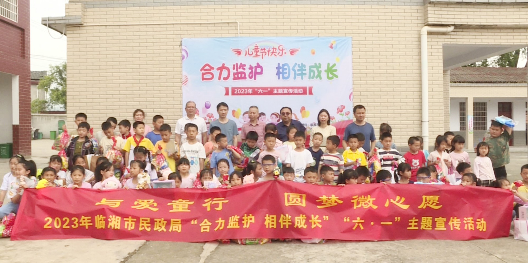 民政局六一慰问003_副本.jpg