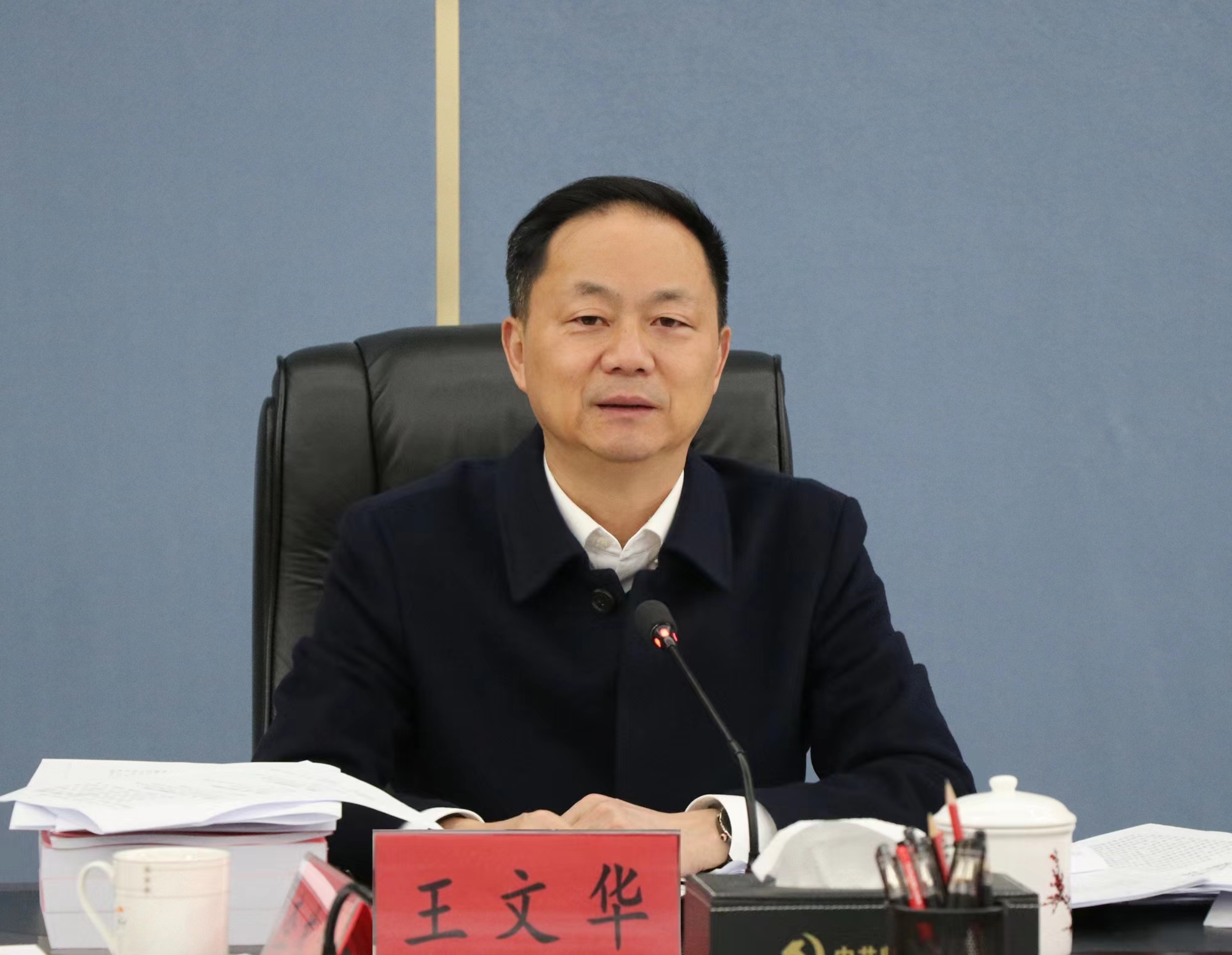 12.12书记市长 市委常委会1_副本2.jpg