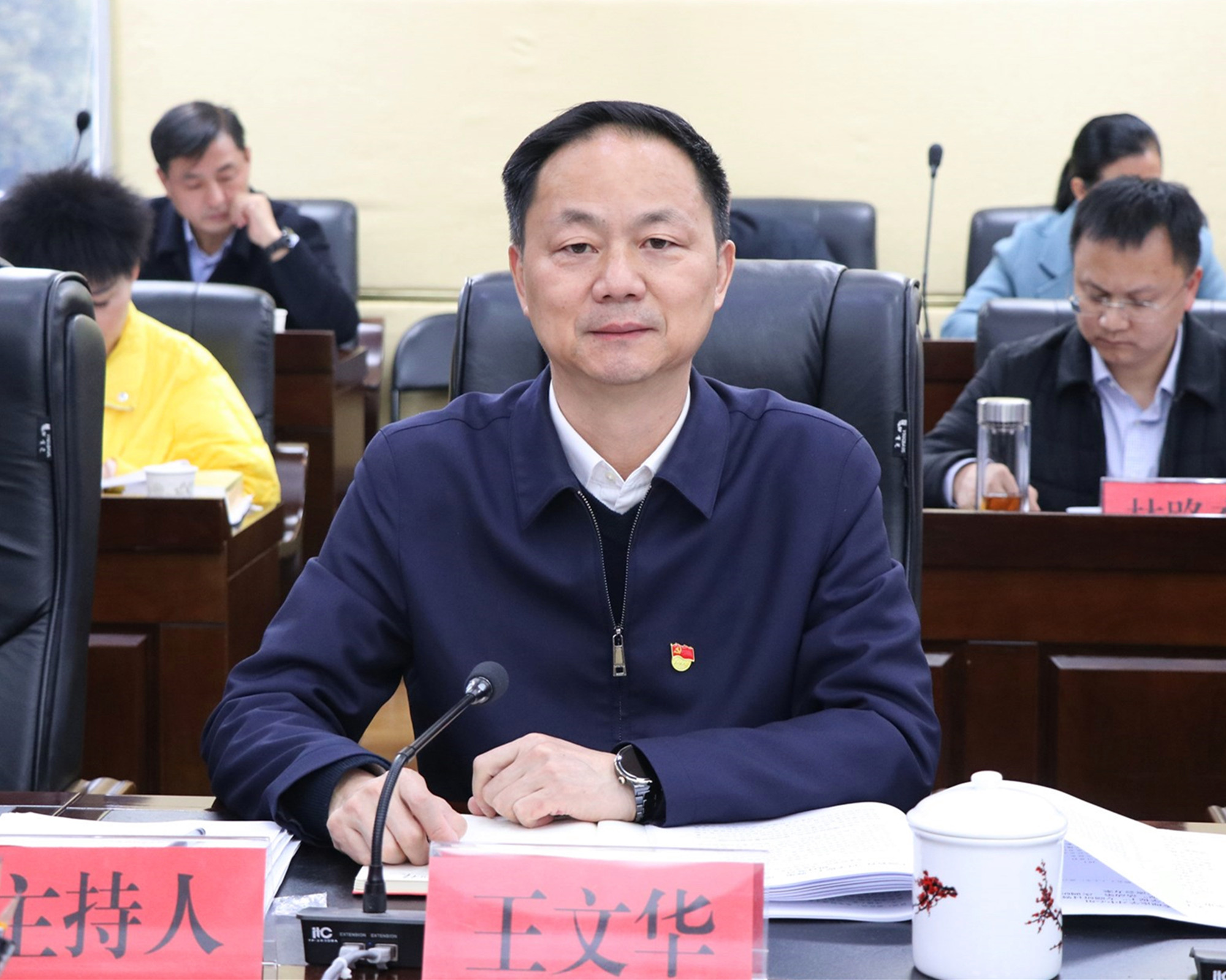 12.15书记市长 市委理论学习中心组关于以学促干专题研讨1_副本.jpg