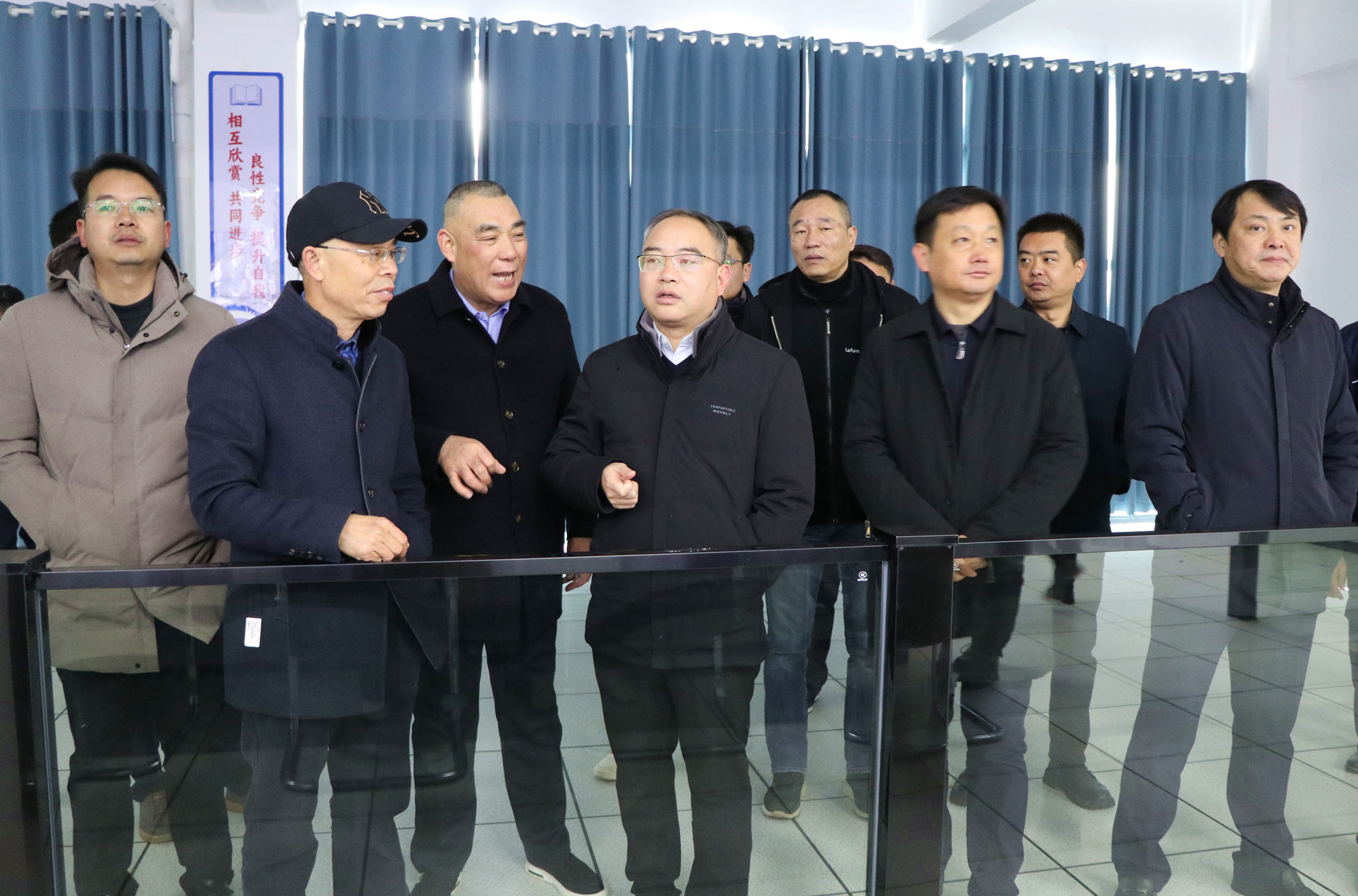 12.19市长调研流动现场会和农田水利灌溉1-1_副本.jpg