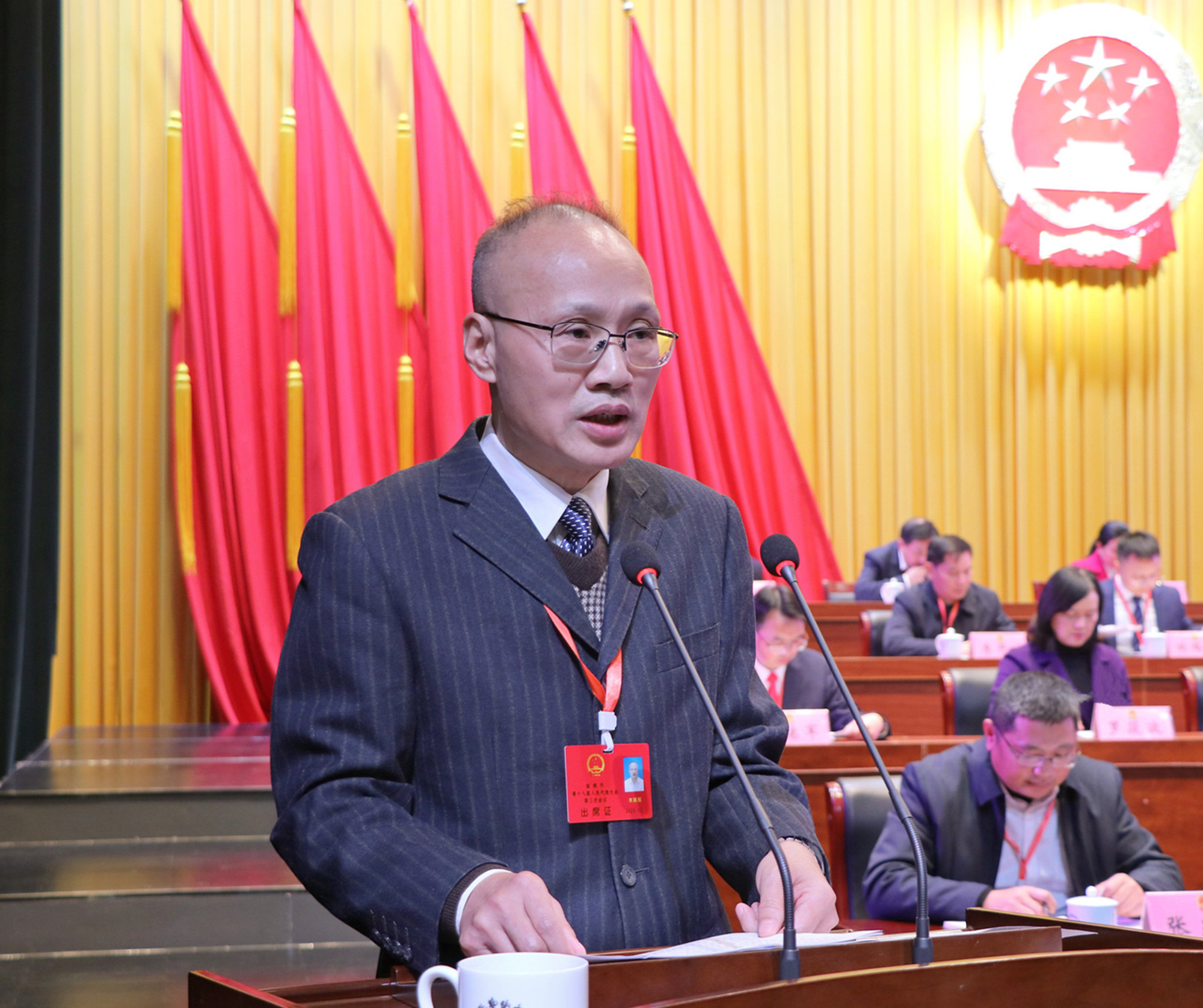 12.21书记 临湘市第十八届人民代表大会第三次会议第二次全体会议2_副本_副本.jpg