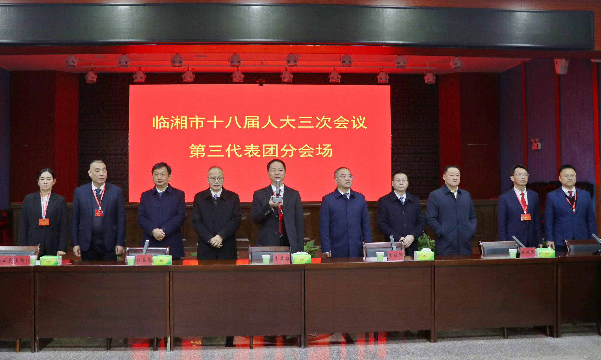 12.22书记市长 文华书记率提名候选人到团与代表见面活动1_副本.jpg