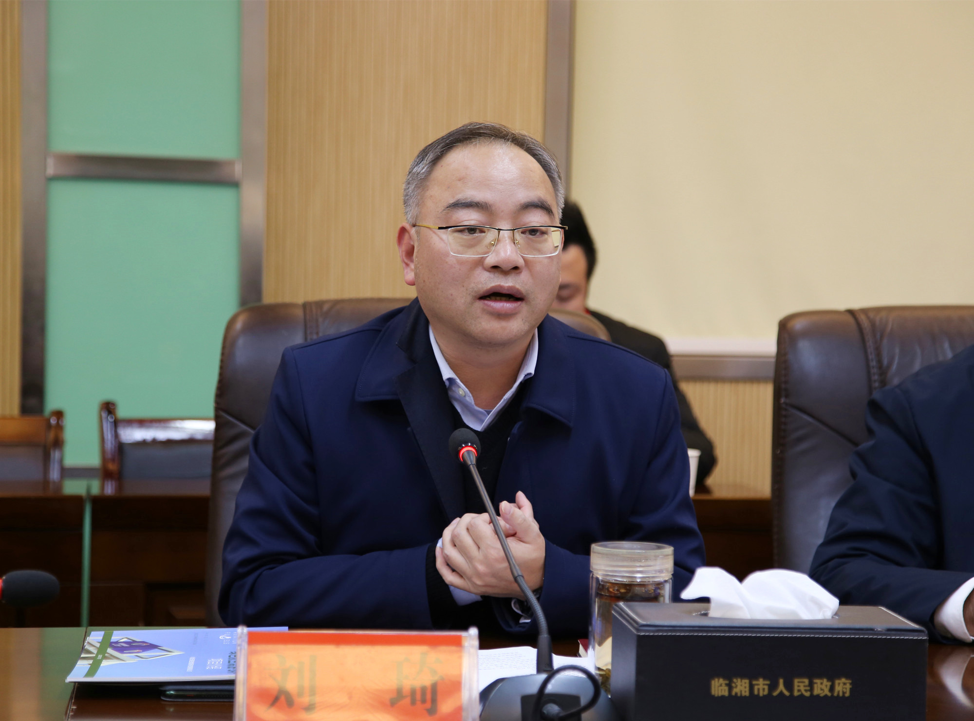 12.25市长，湖北生物能源公司考察2_副本_副本.jpg