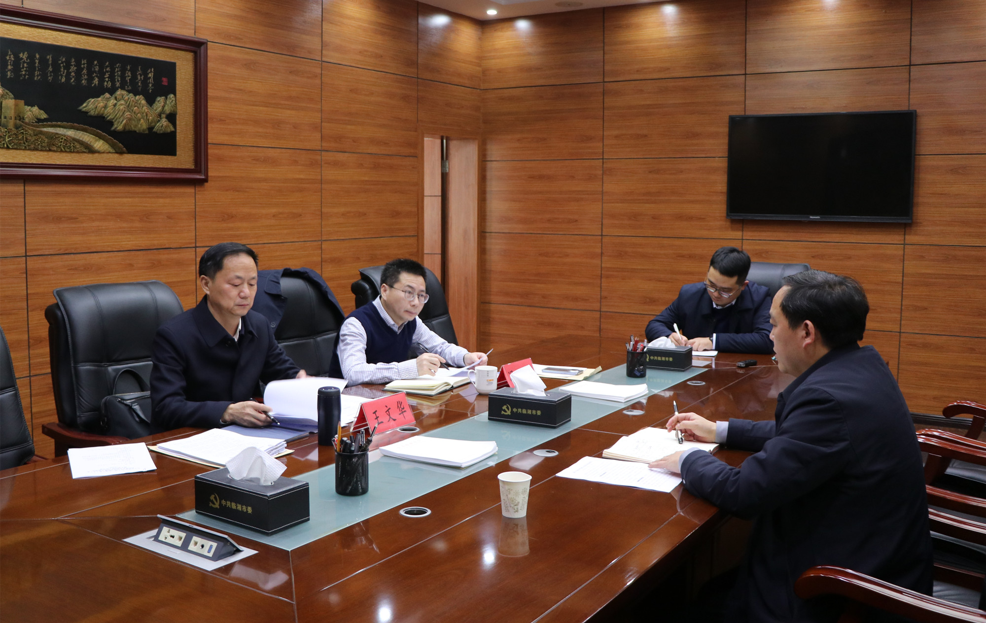 12.26书记 开展镇党工委书记落实全面从严治党主体责任谈心谈话_副本.jpg