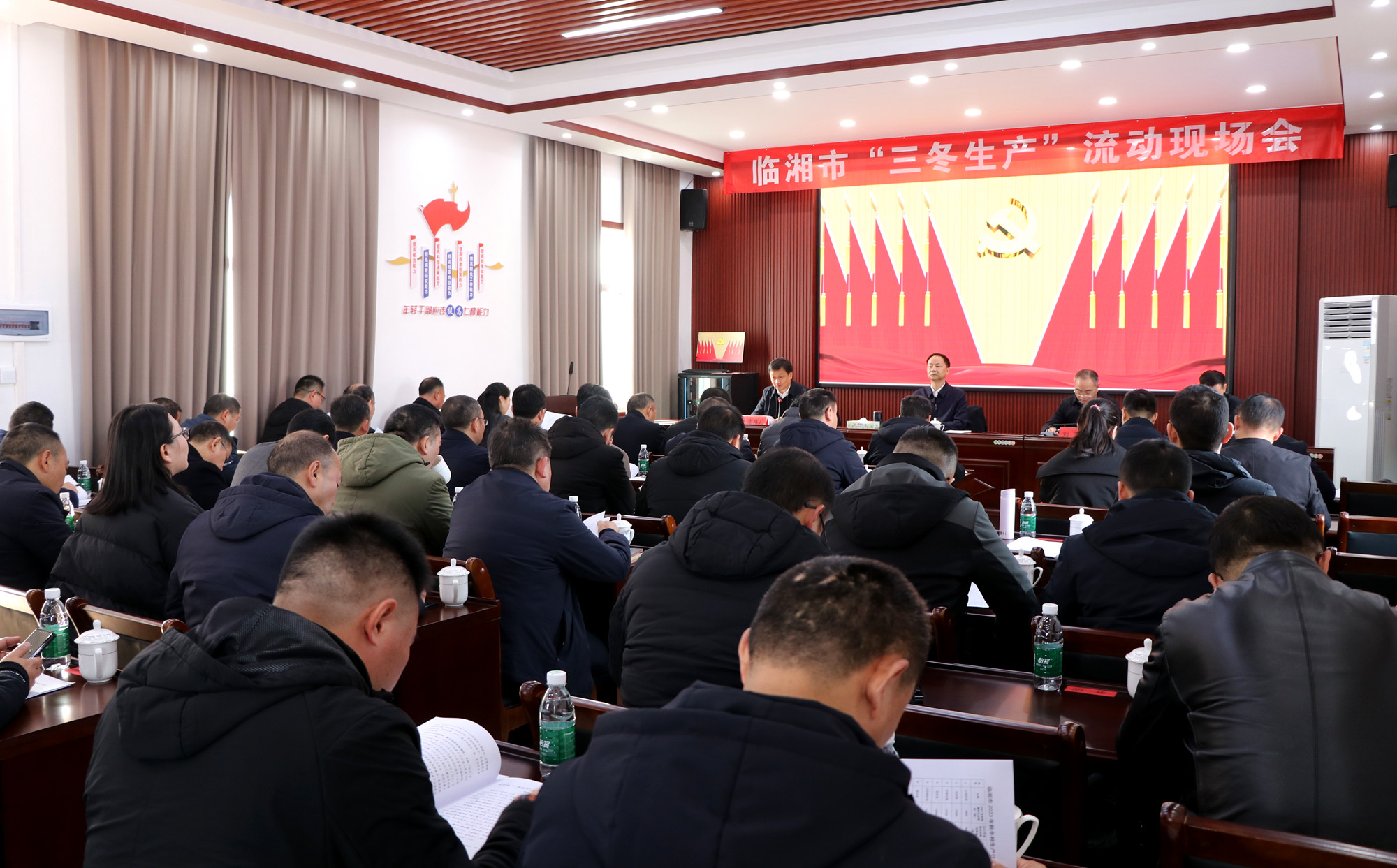 1.9书记市长 临湘市三冬生产流动现场会会议_副本.jpg
